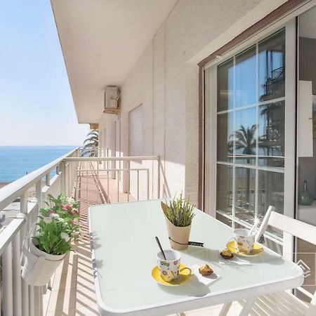 S12 - Beach Front Apartment --Free Wifi- Salou Bagian luar foto