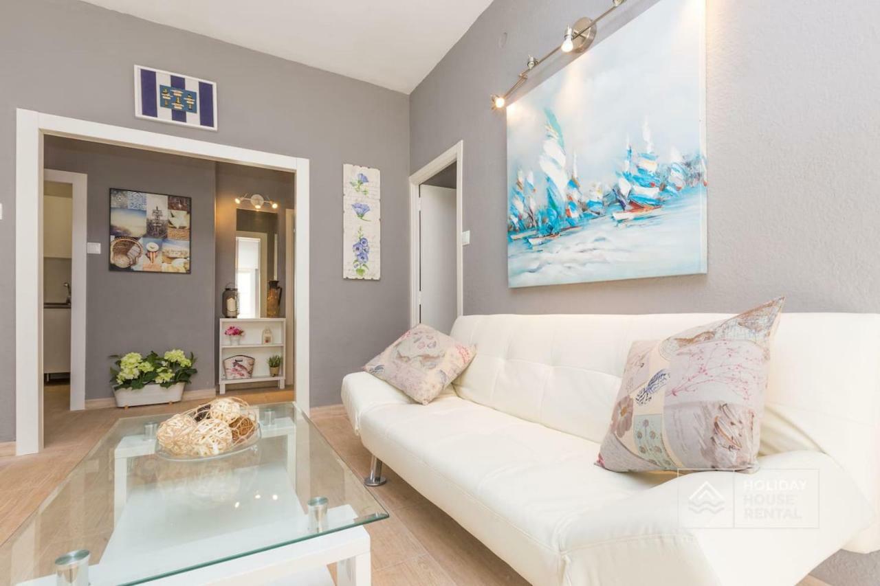 S12 - Beach Front Apartment --Free Wifi- Salou Bagian luar foto