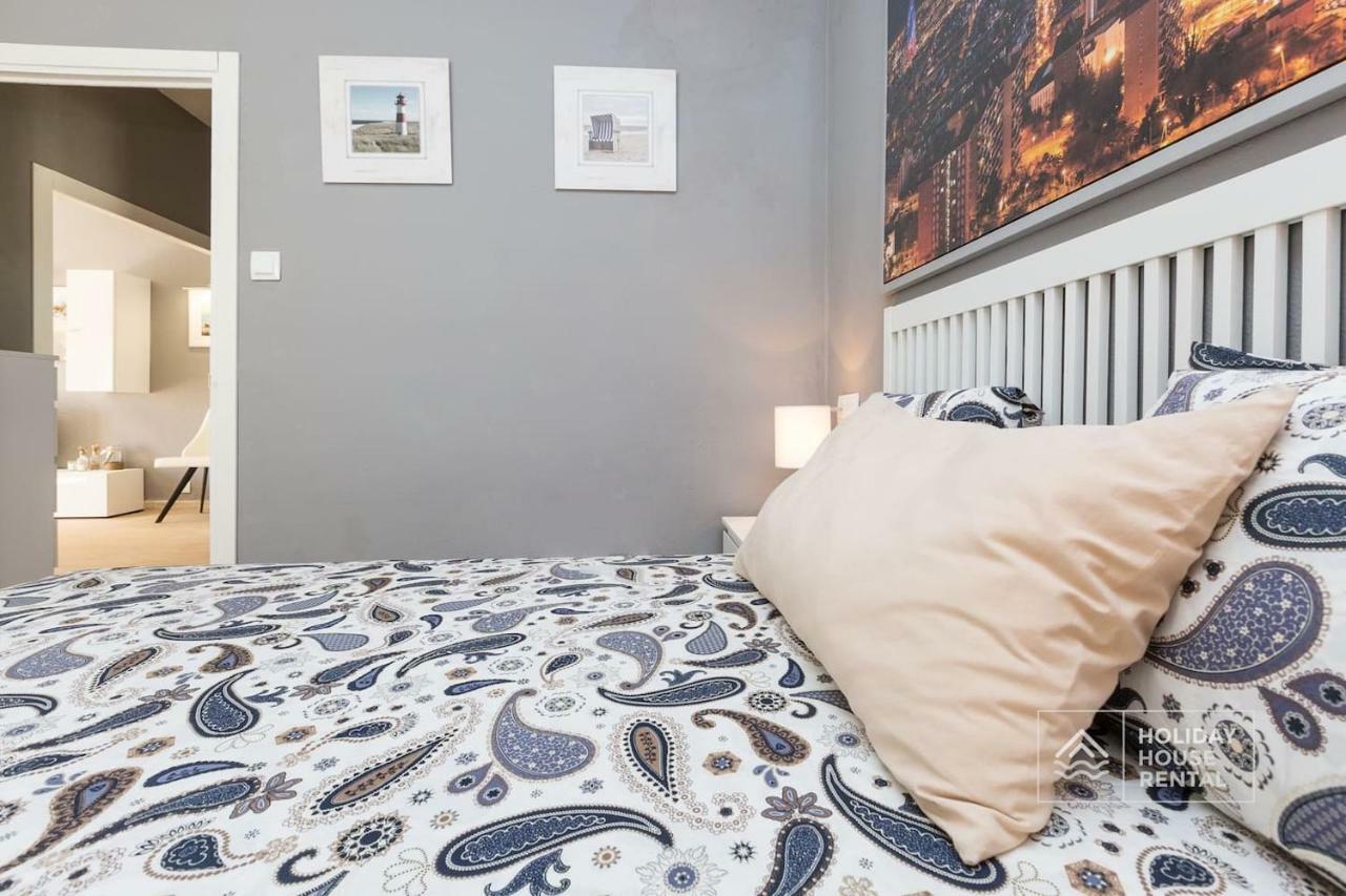 S12 - Beach Front Apartment --Free Wifi- Salou Bagian luar foto